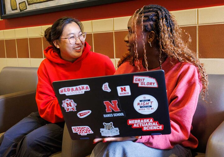 students with computer raikes